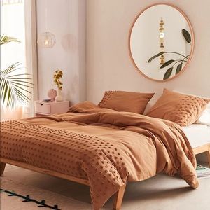 COPY - urban outfitters tufted dot duvet cover & 2 matching pillow shams